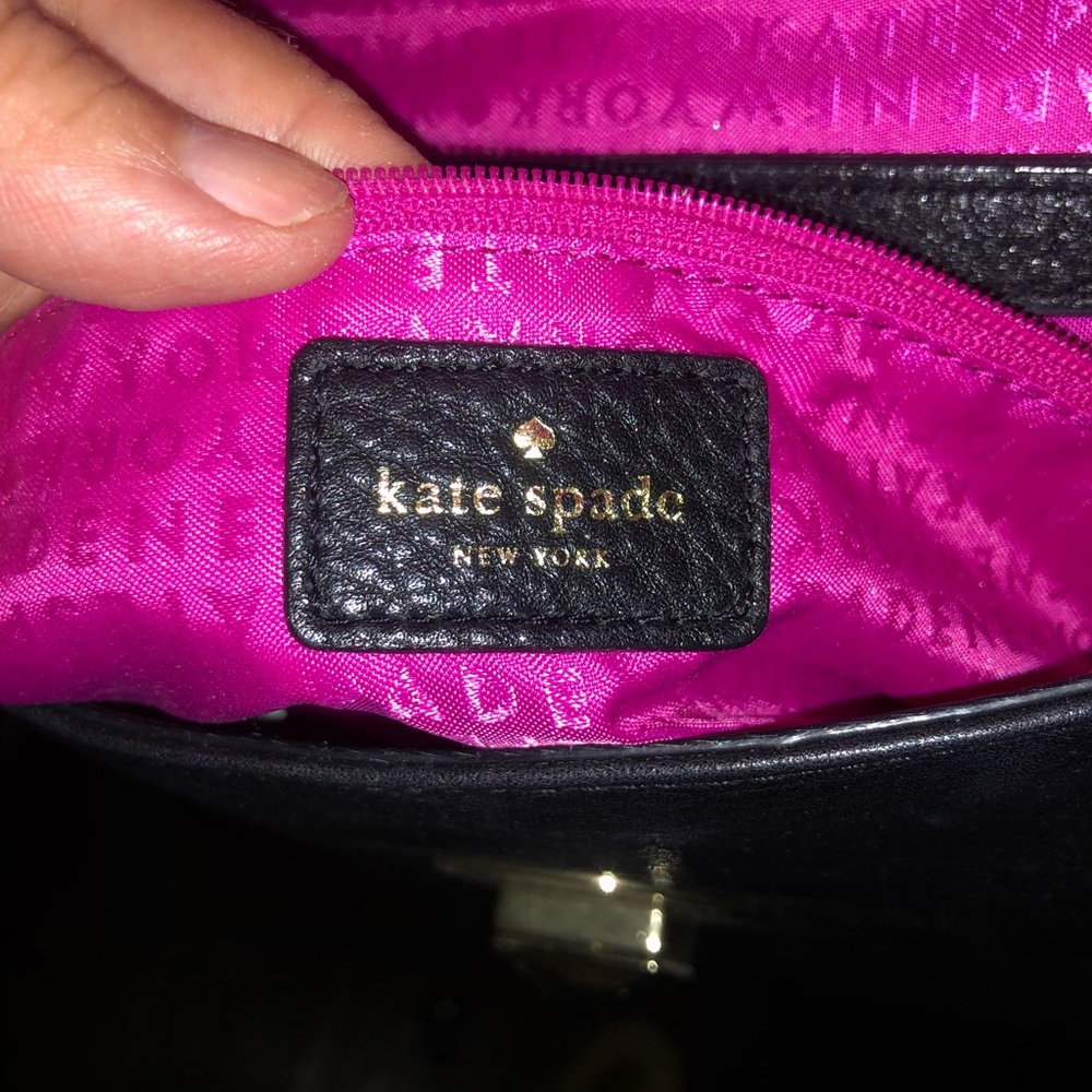 Stylish Kate spade purse - Picture 3 of 11